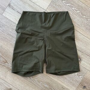 CRZ YOGA Dark Green Women's High-Waisted Shorts